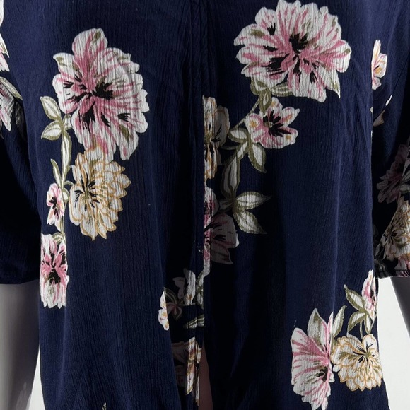 LUQ Stitch Fix Rhee Top Size M Navy Blue Pink Floral Tie Front Blouse Womens - Picture 2 of 6